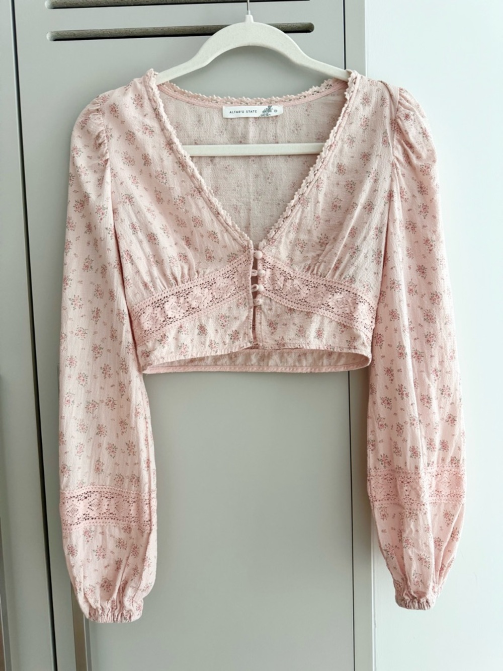Altar'd State Pale Pink Floral Cropped Lace-Trim Top